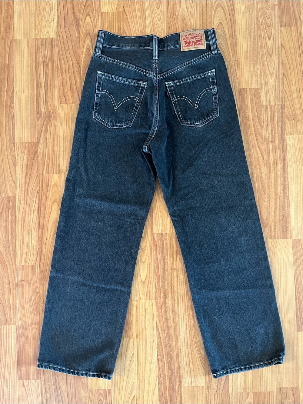 Levi’s women’s Black Straight-Leg Jeans - Picture 2 of 11